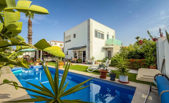 Villa - Resale - Torrevieja - Torrevieja Centro