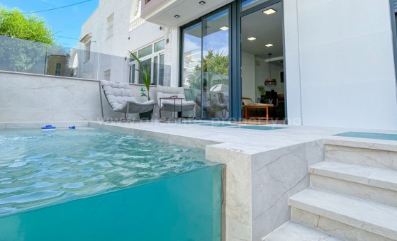 Villa - Resale - Torrevieja - Torrevieja Centro