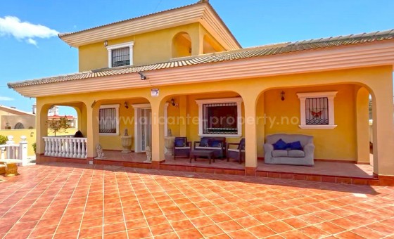 Villa - Resale - Torrevieja - Torrevieja Centro