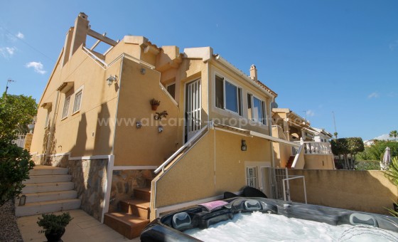 Villa - Resale - Villamartín - Villamartín