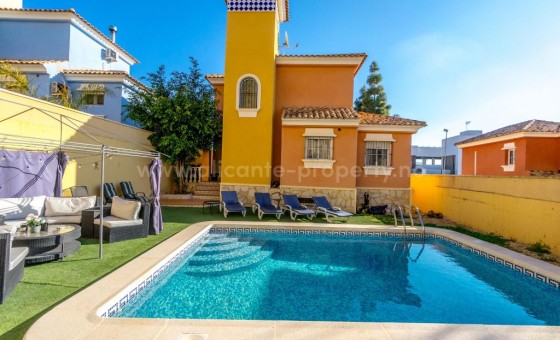 Villa - Resale - Villamartín - Villamartín