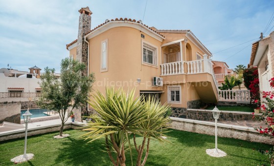 Villa - Resale - Villamartín -
                Villamartín