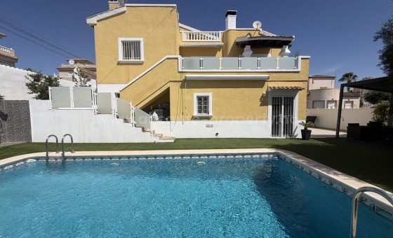 Villa - Resale - Villamartín - Villamartín