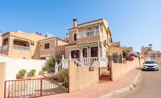 Villa - Resale - Villamartín - Villamartín