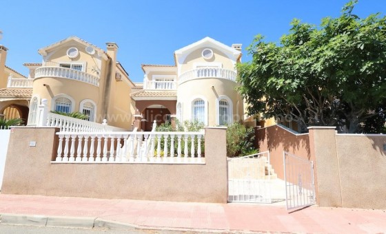 Villa - Resale - Villamartín -
                Villamartín