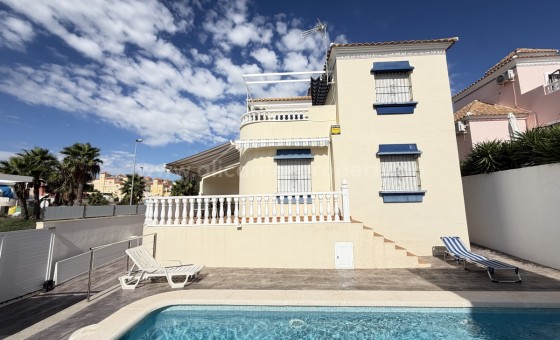 Villa - Resale - Villamartín - Villamartín