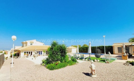 Villa - Reventa - Campoamor -
                Campoamor