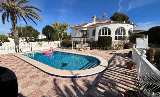 Villa - Reventa - Ciudad Quesada -
                CENTRO