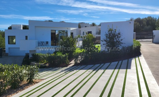 Villa - Reventa - Las Colinas - Las Colinas Golf Resort