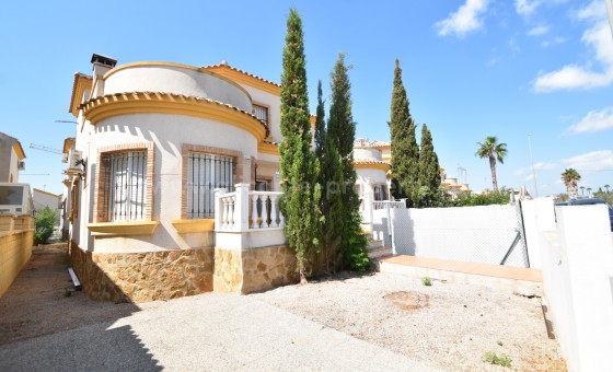 Villa - Reventa - Los Montesinos - La Herrada