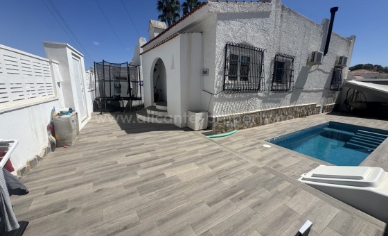 Villa - Reventa - Villamartín - Blue Lagoon