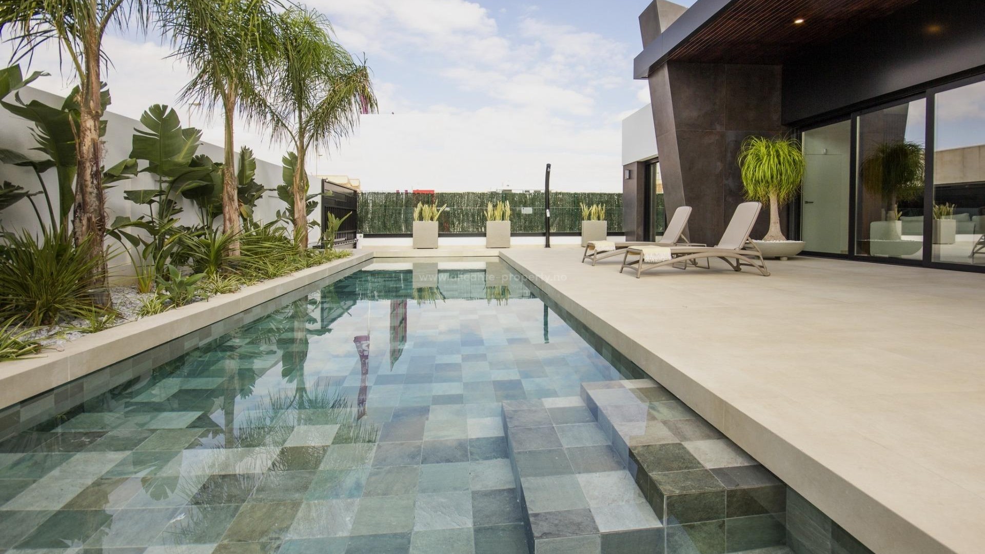 Villaer i Ciudad Quesada, to størrelser 150m2 og160m2, 3 soverom og 3 bad, privat basseng, ved siden av golfbanen La Marquesa, 10 min. fra strender