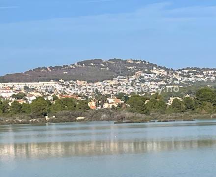 Calpe - En av Alicante-provinsens bolig-favoritter. Det finnes mange prosjekter med forskjellige typer villa/hus, leilighet, rekkehus i Calpe-området