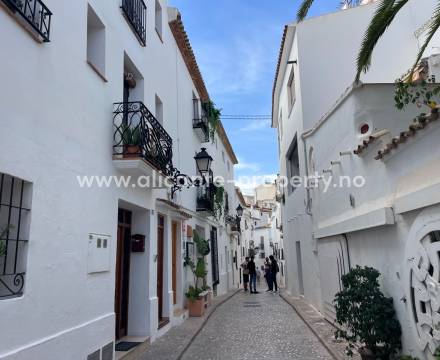 Altea is the most exclusive and romantic residential area in Alicante province - apartment. terraced house, house. Altea is best known for the romantically charming old town, and is often called the white city