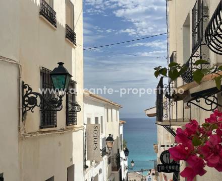 Altea is the most exclusive and romantic residential area in Alicante province - apartment. terraced house, house. Altea is best known for the romantically charming old town, and is often called the white city