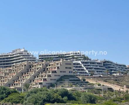 Los Arenales is a pleasant little coastal town with apartments and houses close to a fantastic fine sandy beach. The town is almost within walking distance of both the airport and Alicante city. 