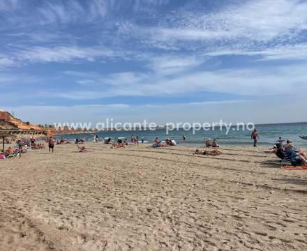 Dehesta Campoamor or Campoamor is centrally located on the Orihuela Costa, and centrally located to the beach, golf, shopping, restaurants. It is only approx. 8 minutes to Zenia Boulevard and approx. 14 min. to Campoamor Golf Course from the beach. Some h