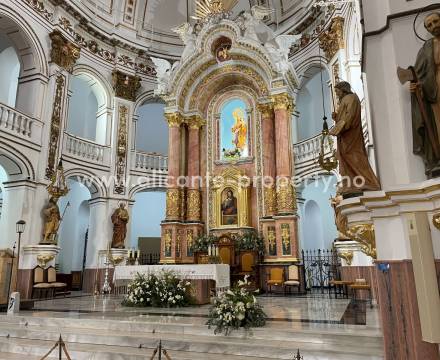 Altea er mest kjent for den romantiske sjarmerende gamlebyen, og kalles ofte den hvite byen og kirke