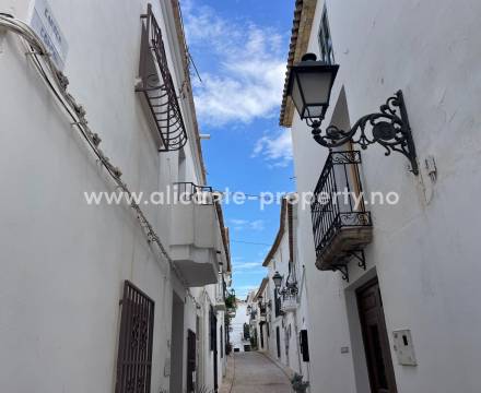 Altea is the most exclusive and romantic residential area in Alicante province - apartment. terraced house, house. Altea is best known for the romantically charming old town, and is often called the white city