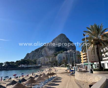 Calpe - En av Alicante-provinsens bolig-favoritter. Det finnes mange prosjekter med forskjellige typer villa/hus, leilighet, rekkehus i Calpe-området