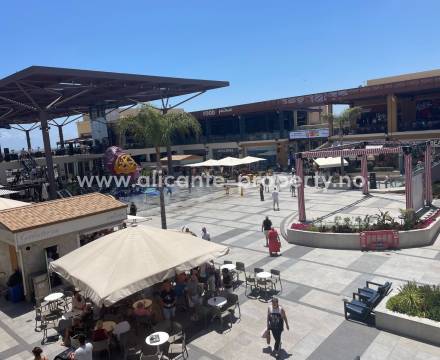 Dehesta Campoamor or Campoamor is centrally located on the Orihuela Costa, and centrally located to the beach, golf, shopping, restaurants. It is only approx. 8 minutes to Zenia Boulevard and approx. 14 min. to Campoamor Golf Course from the beach. Some h