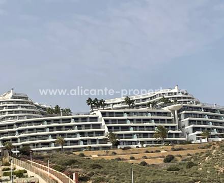 Los Arenales is a pleasant little coastal town with apartments and houses close to a fantastic fine sandy beach. The town is almost within walking distance of both the airport and Alicante city. 