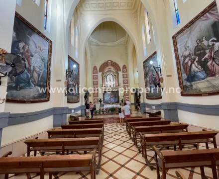 Novelda - residential area in the middle of the stunning Vinalopó Valley with Santa María Magdalena and Castillo de la Mola and with incredible views of Novelda and the Vinalopó Valley.