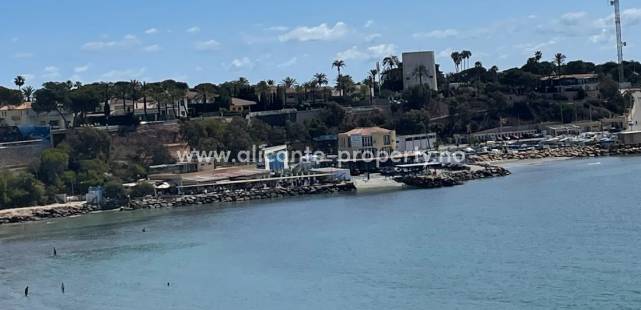 Cabo Roig stranden, et eksklusivt  boligområde for villaer/hus og bungalows/rekkehus.