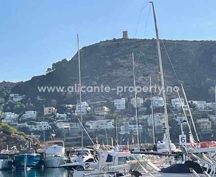 Moraira og Benissa Costa er Alicante-provinsen mest eksklusive område. Moraira by er en del av Teulada kommune. Kystlinjen til Moraira går over i Benissa Costa i sør, mot Calpe by.