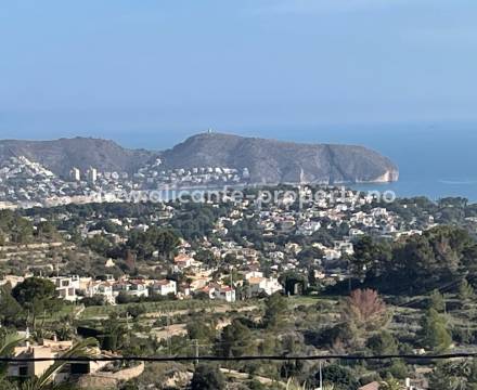 Moraira og Benissa Costa er Alicante-provinsen mest eksklusive område. Moraira by er en del av Teulada kommune. Kystlinjen til Moraira går over i Benissa Costa i sør, mot Calpe by.