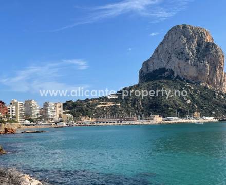 Calpe - En av Alicante-provinsens bolig-favoritter. Det finnes mange prosjekter med forskjellige typer villa/hus, leilighet, rekkehus i Calpe-området