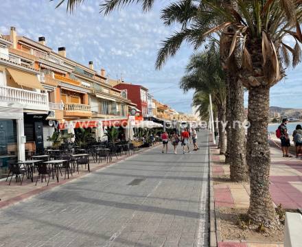 El Campello - fra strandliv til fjelltur på 15 minutter - villaer, hus og leiligheter med utsikt. Langs El Campellos strandpromenade og kystlinje ligger det  også mange eksklusive boliger med svært god utsikt.  