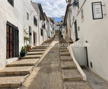 Altea is the most exclusive and romantic residential area in Alicante province - apartment. terraced house, house. Altea is best known for the romantically charming old town, and is often called the white city