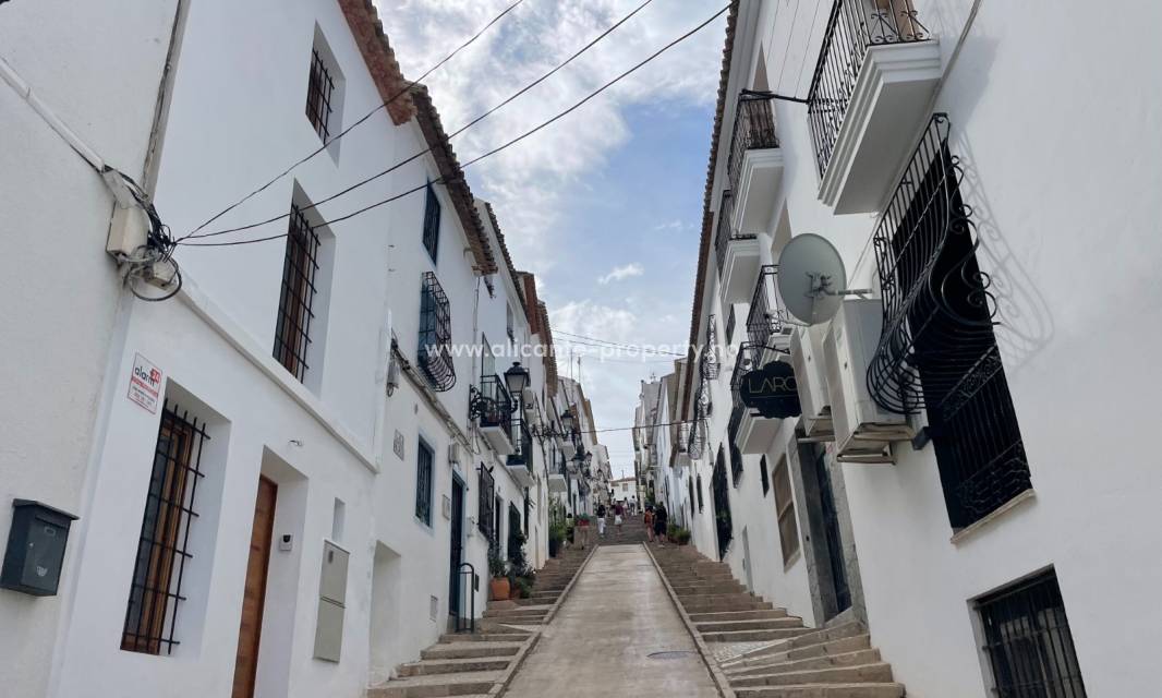 Altea is the most exclusive and romantic residential area in Alicante province - apartment. terraced house, house. Altea is best known for the romantically charming old town, and is often called the white city